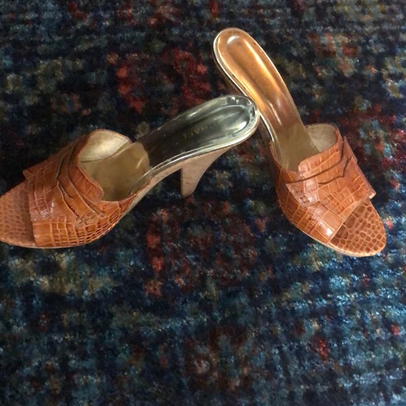 Shoes - Picture 4 of 4